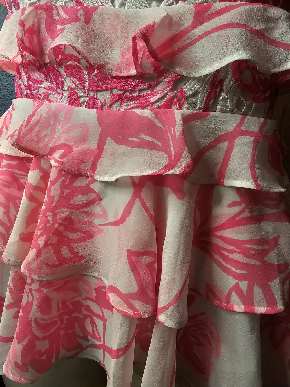 Lilly Pulitzer White Top with Pink Floral Ruffle Detail - Picture 4 of 8